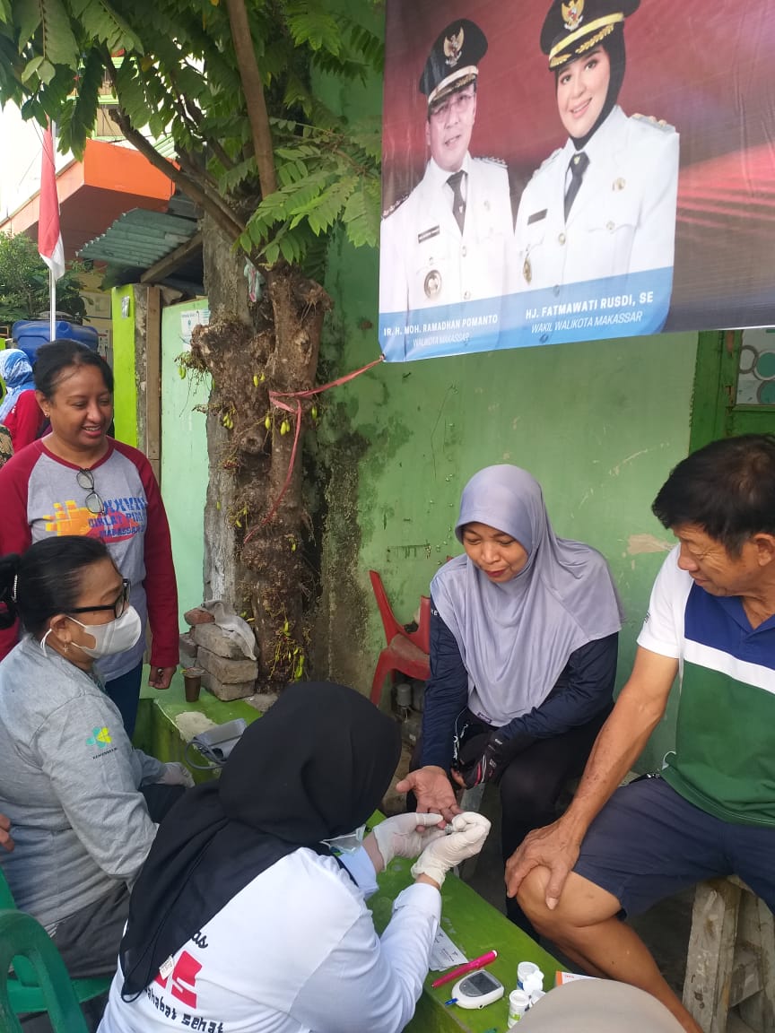 Penunjang Foto Kerja Bakti dan Pemeriksaan Kesehatan di Longwis Sipakainga Jl. Sangir Lr.209 - 3